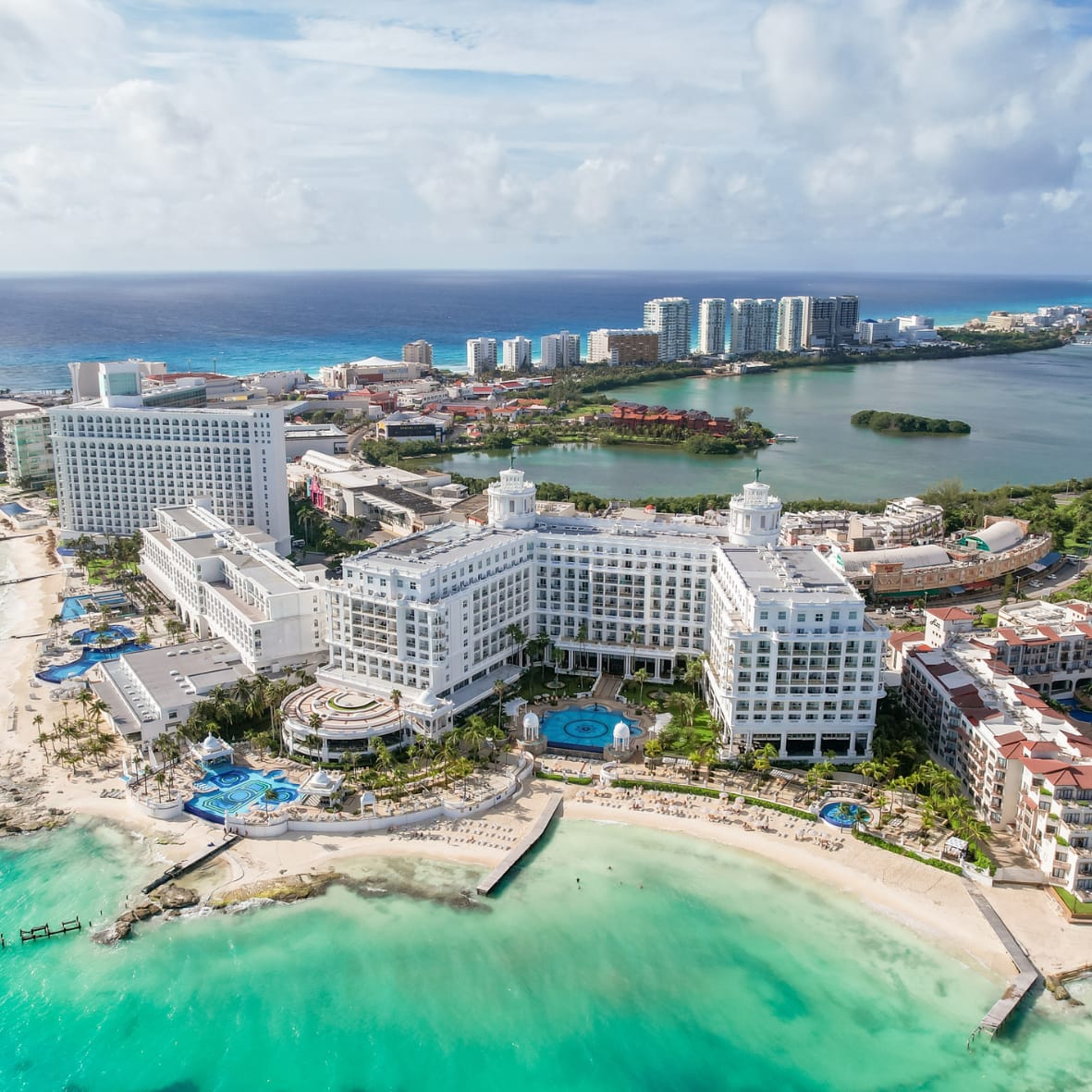 All Inclusive Resort - Circle 100 x 100